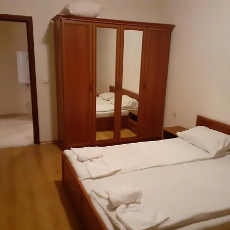 Two Bedroom With Fireplace And Mountain View Apartament *